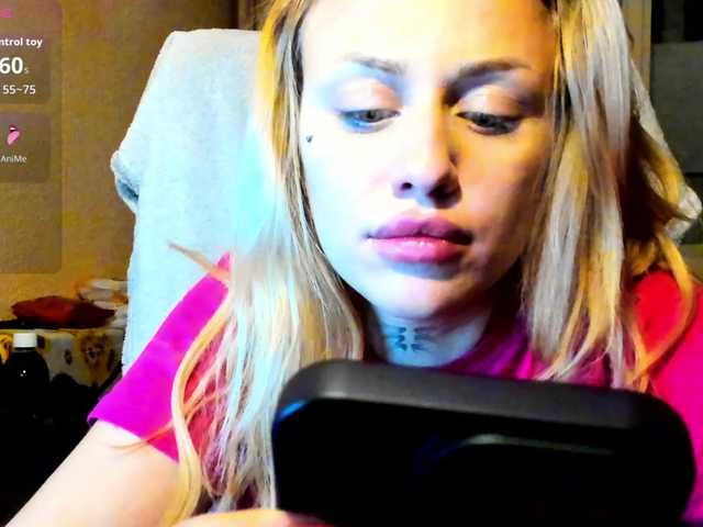 MiaPleasuree live cam on BongaCams