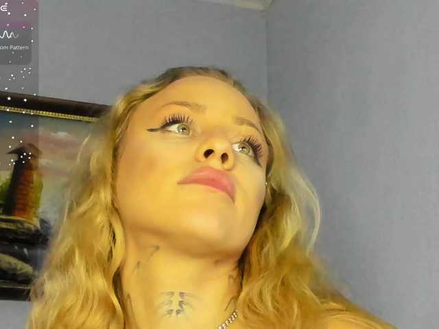 MiaPleasuree live cam on BongaCams