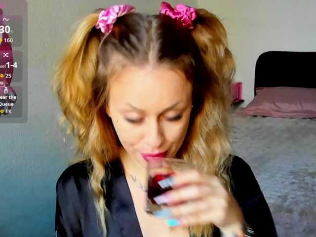 MiaPleasuree live cam on BongaCams
