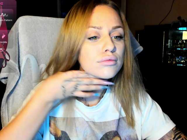 MiaPleasuree live cam on BongaCams