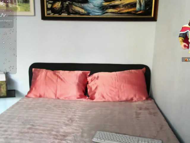 MiaPleasuree live cam on BongaCams