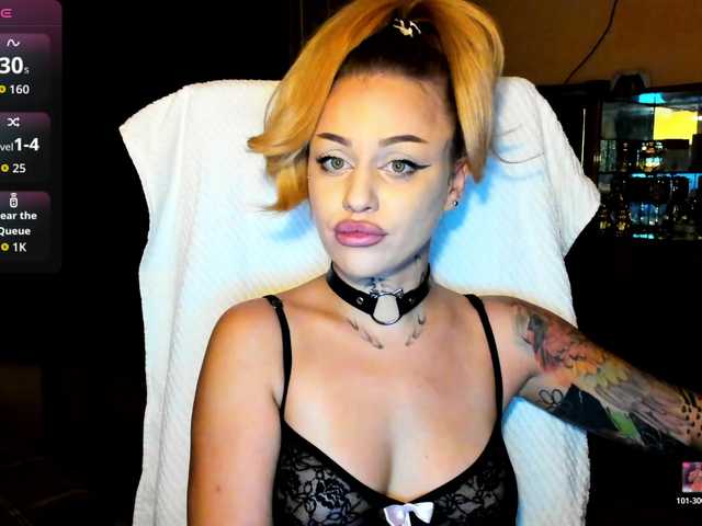 MiaPleasuree live cam preview