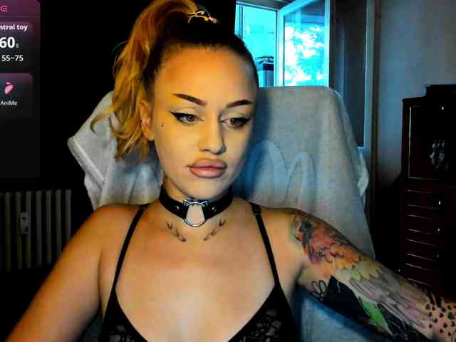 MiaPleasuree webcam