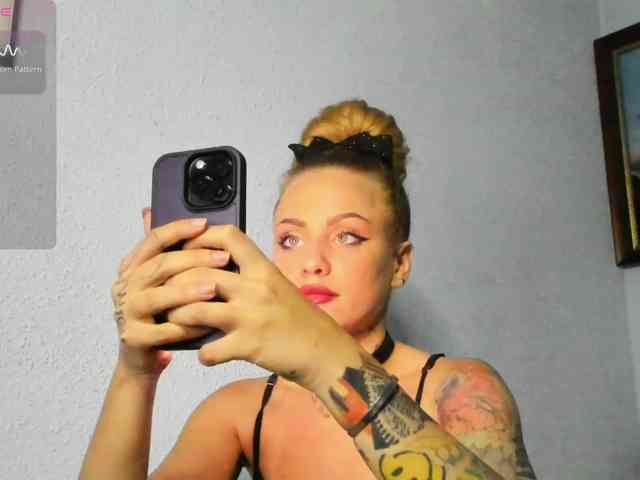 MiaPleasuree webcam