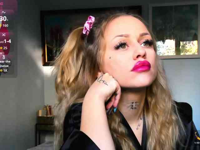 MiaPleasuree webcam