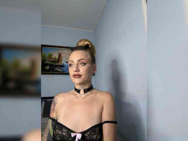 MiaPleasuree webcam