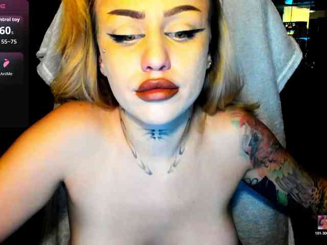 MiaPleasuree webcam