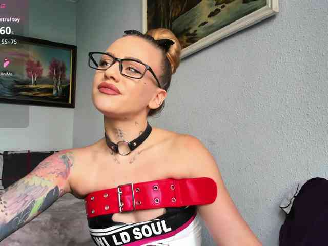 MiaPleasuree webcam