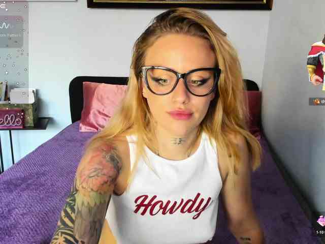 MiaPleasuree webcam
