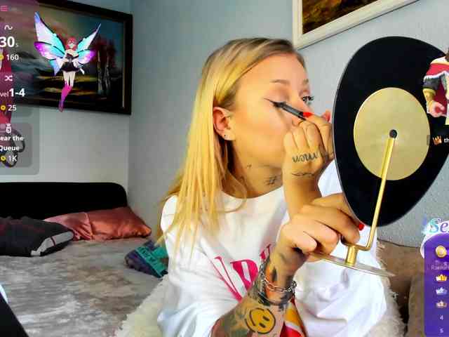 MiaPleasuree webcam
