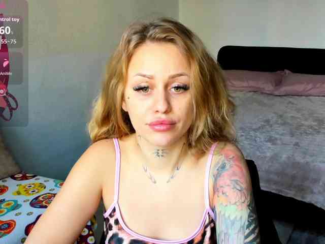 MiaPleasuree webcam