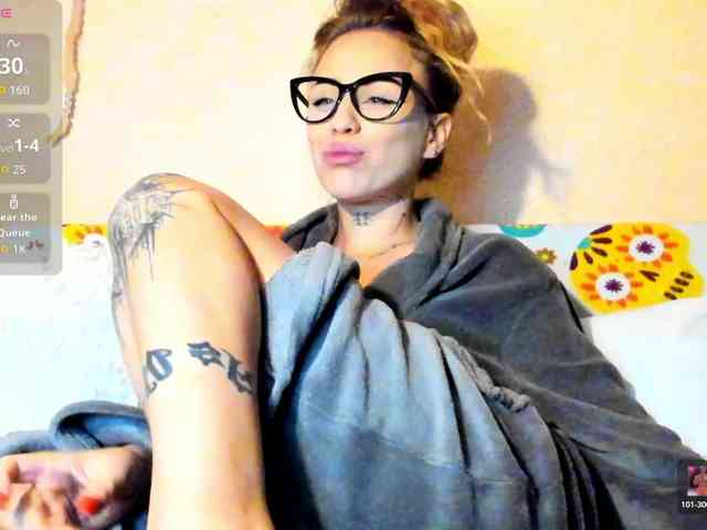 MiaPleasuree webcam