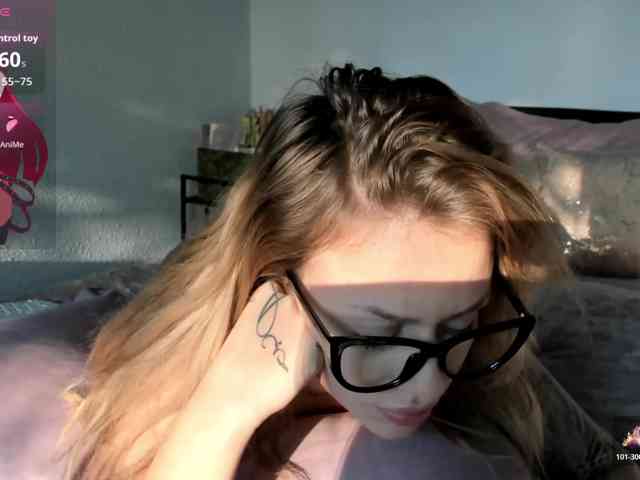 MiaPleasuree webcam