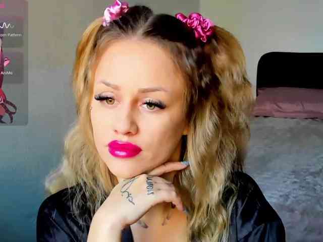 MiaPleasuree webcam