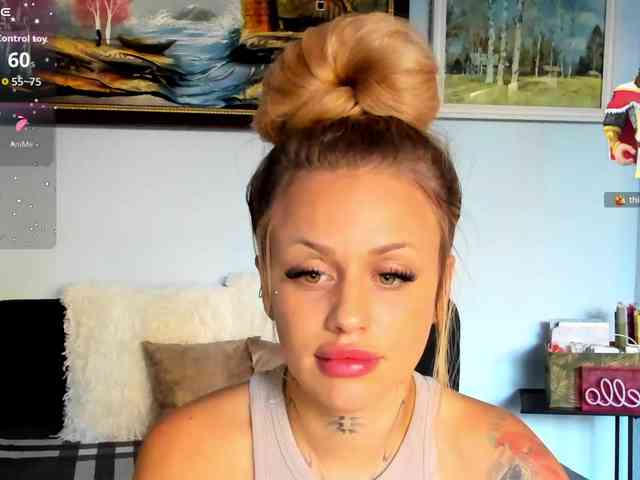 MiaPleasuree webcam