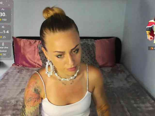 MiaPleasuree webcam
