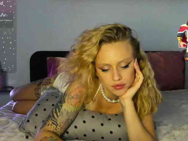 MiaPleasuree webcam