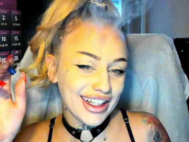 MiaPleasuree webcam