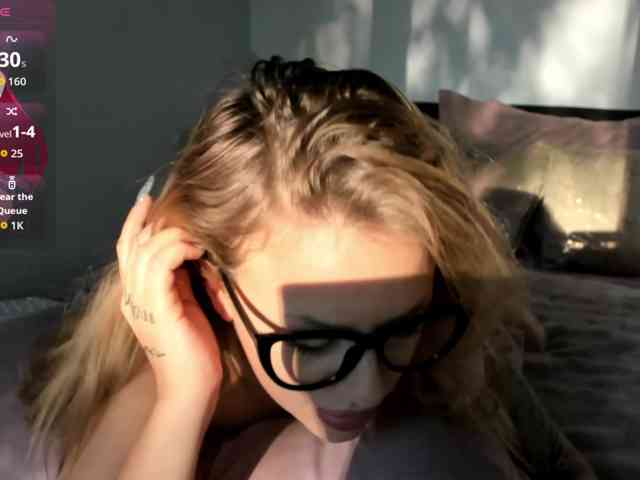 MiaPleasuree webcam