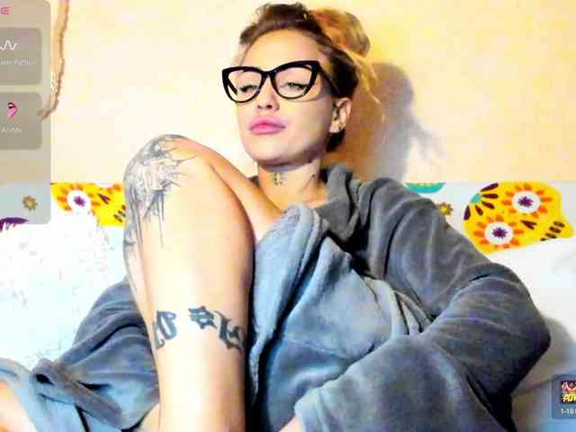 MiaPleasuree webcam