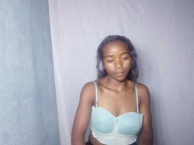SEXYQUEEN-1 live cam on BongaCams