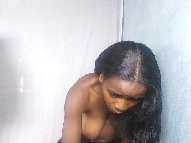 SEXYQUEEN-1 live cam on BongaCams