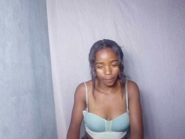 SEXYQUEEN-1 live cam on BongaCams