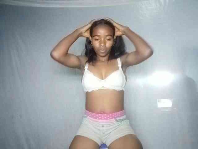 LADYQUEEN webcam