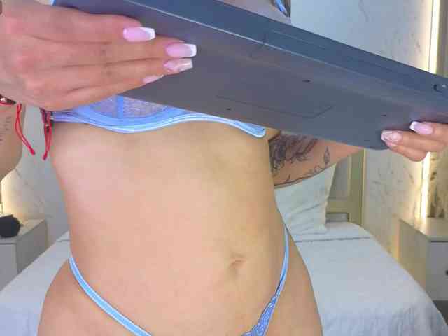 KristenBlue webcam