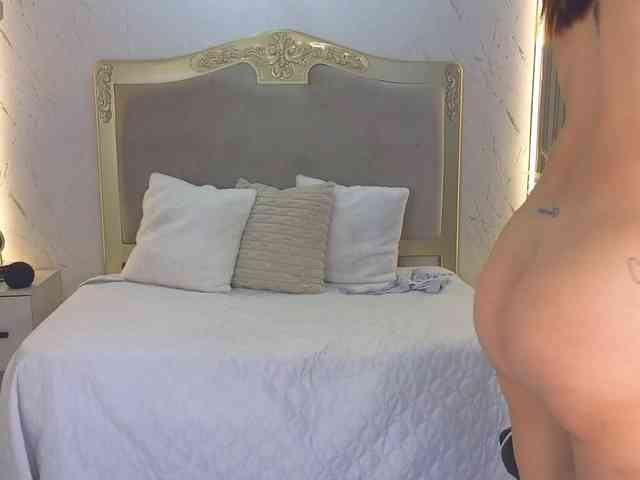 KristenBlue webcam