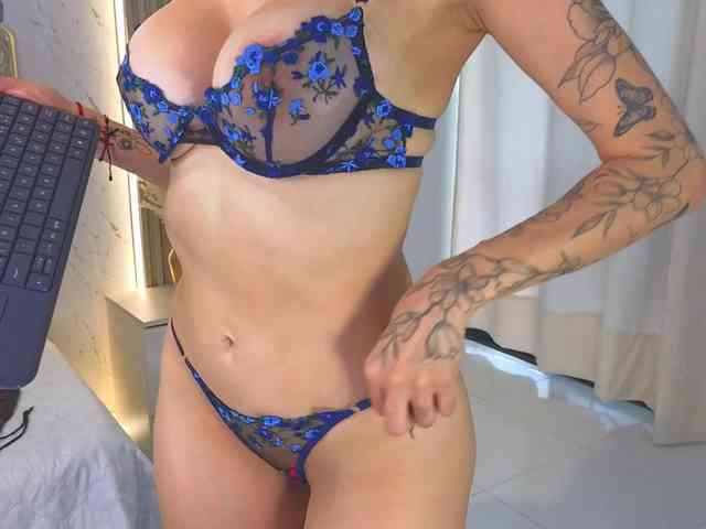 KristenBlue webcam