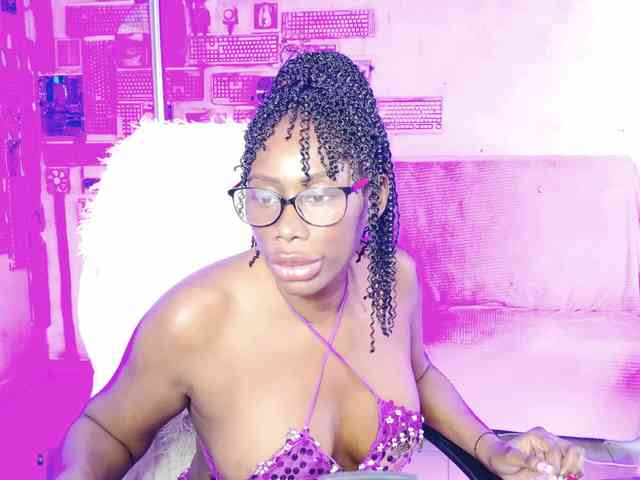 naomicampbi webcam