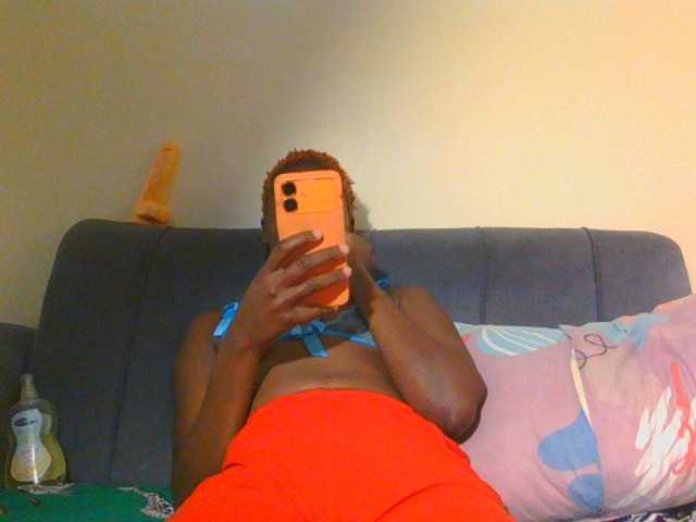 le modèle Midnightwhisper01 est en webcam porno dans un show sur le site bongacams, il possède les tags suivants: Ebony,Brunette,Trimmed