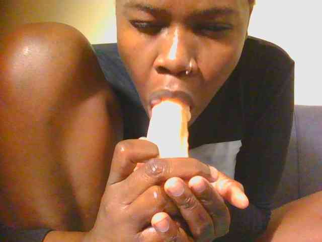 Midnightwhisper01 webcam