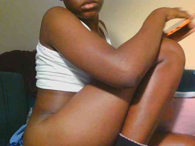 Midnightwhisper01 webcam