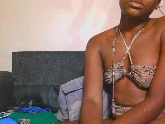 Midnightwhisper01 webcam