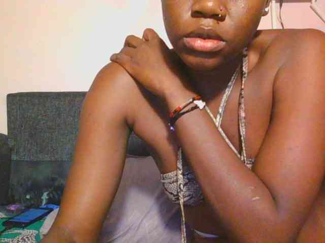 Midnightwhisper01 webcam