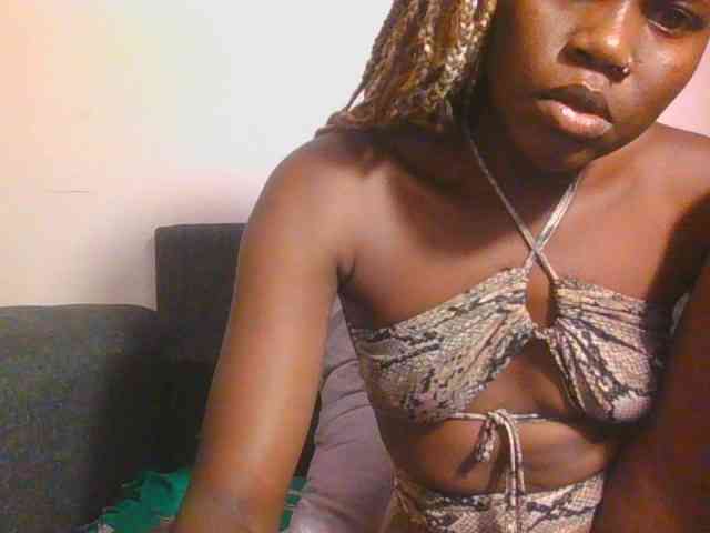 Midnightwhisper01 webcam