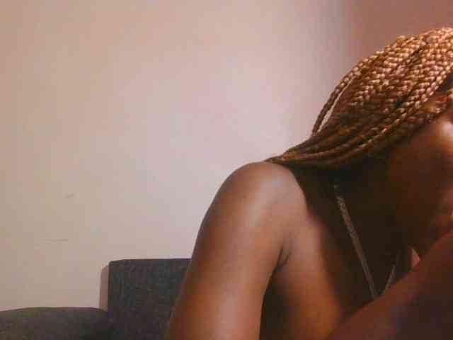 Midnightwhisper01 webcam