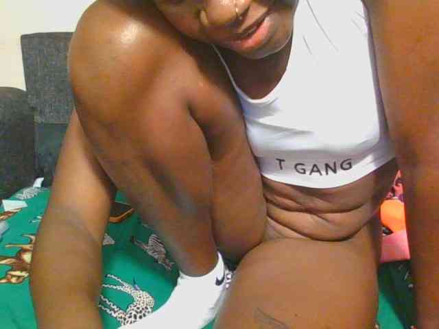 Midnightwhisper01 webcam