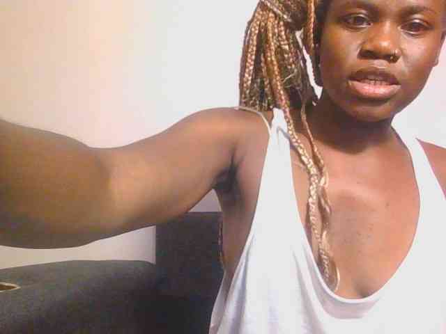 Midnightwhisper0... Live Webcam on BongaCams