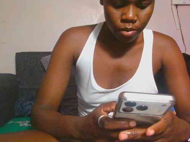 Midnightwhisper01 webcam