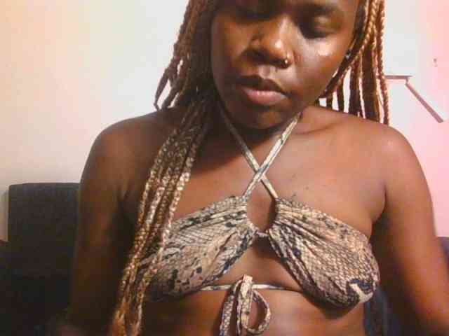 Midnightwhisper01 webcam