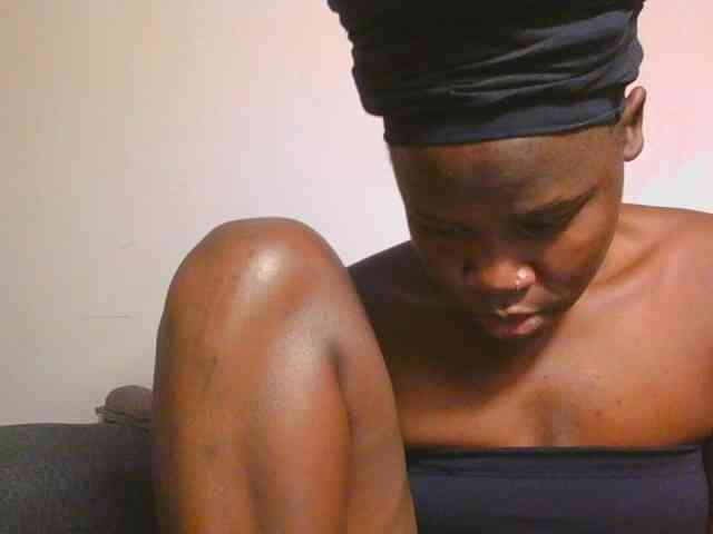 Midnightwhisper0... Live Webcam on BongaCams