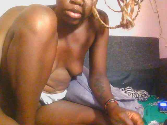 Midnightwhisper0... Live Webcam on BongaCams