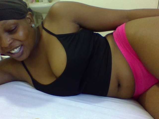 peachmodeon Live Cam on BongaCams