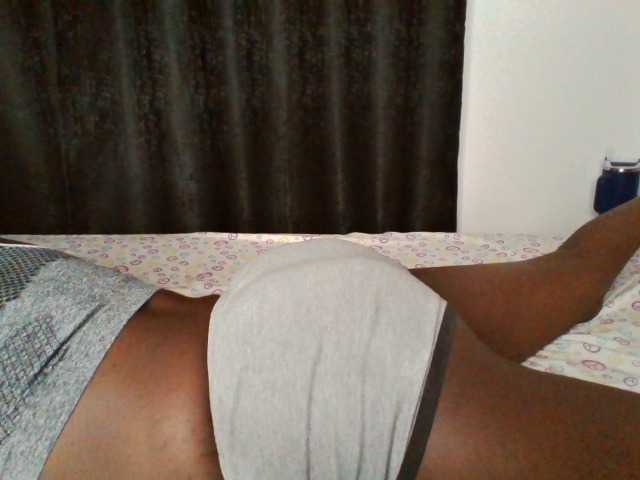 le modèle Bebes22 est en webcam porno dans un show sur le site bongacams, il possède les tags suivants: Ebony,Blonde,Trimmed