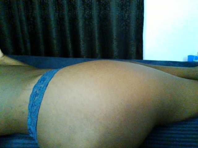 Bebes22 live cam on BongaCams