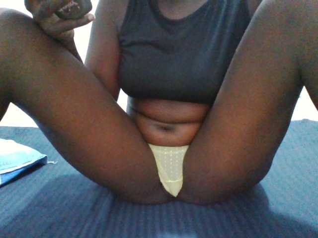 Bebes22 live cam on BongaCams
