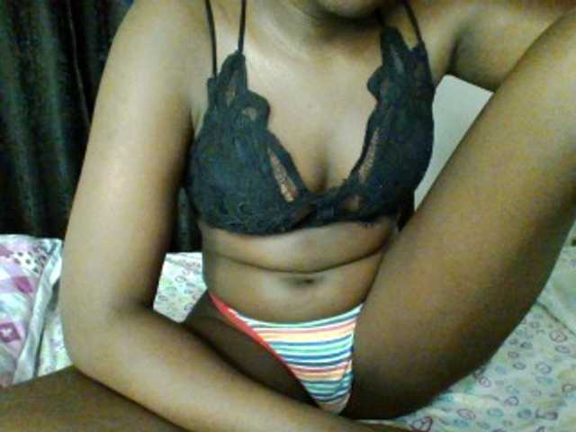 Bebes22 live cam on BongaCams